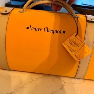 Veuve Clicquot Traveller bag with flutes